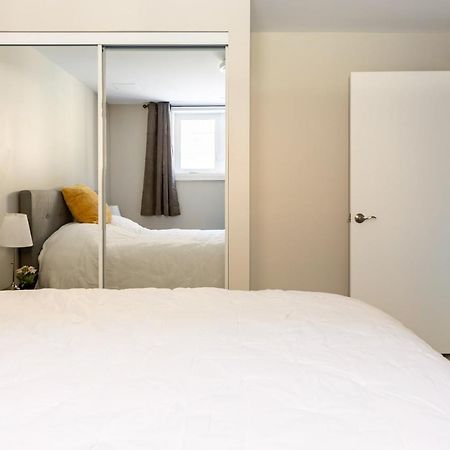 Entire 2 Bedroom Apartment Downtown - U1 キッチナー エクステリア 写真