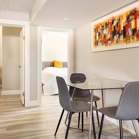 Entire 2 Bedroom Apartment Downtown - U1 キッチナー エクステリア 写真