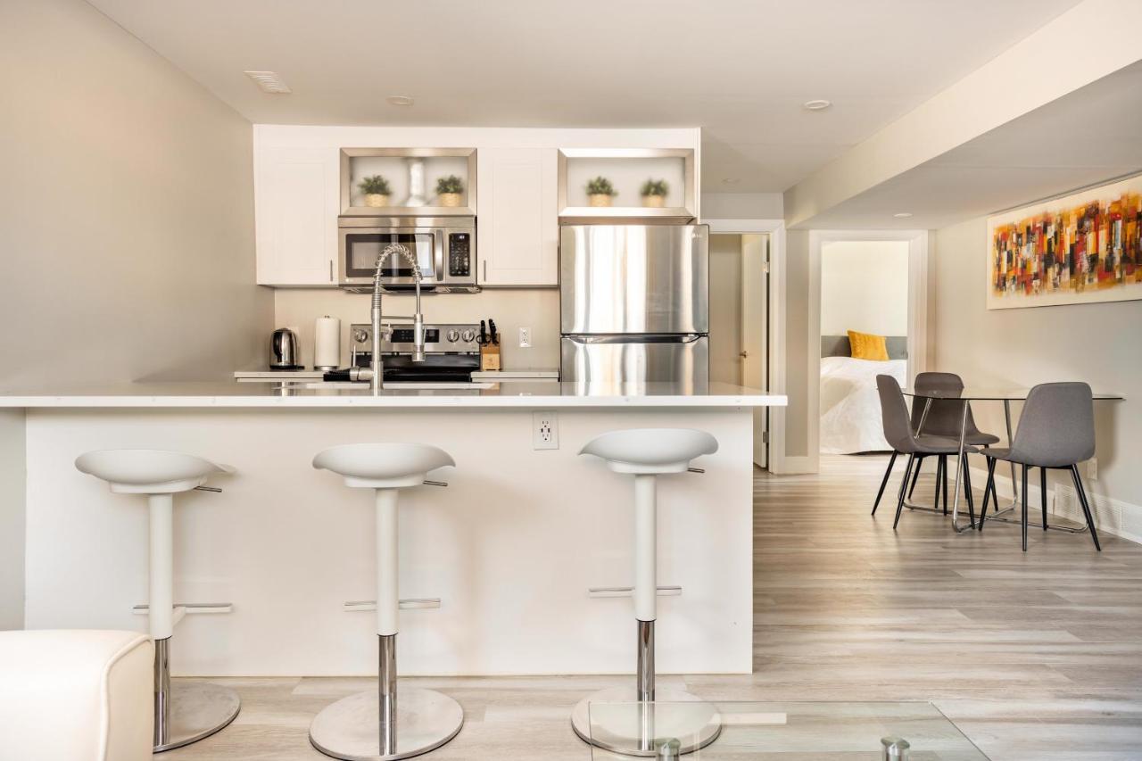 Entire 2 Bedroom Apartment Downtown - U1 キッチナー エクステリア 写真