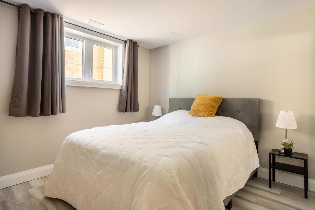 Entire 2 Bedroom Apartment Downtown - U1 キッチナー エクステリア 写真
