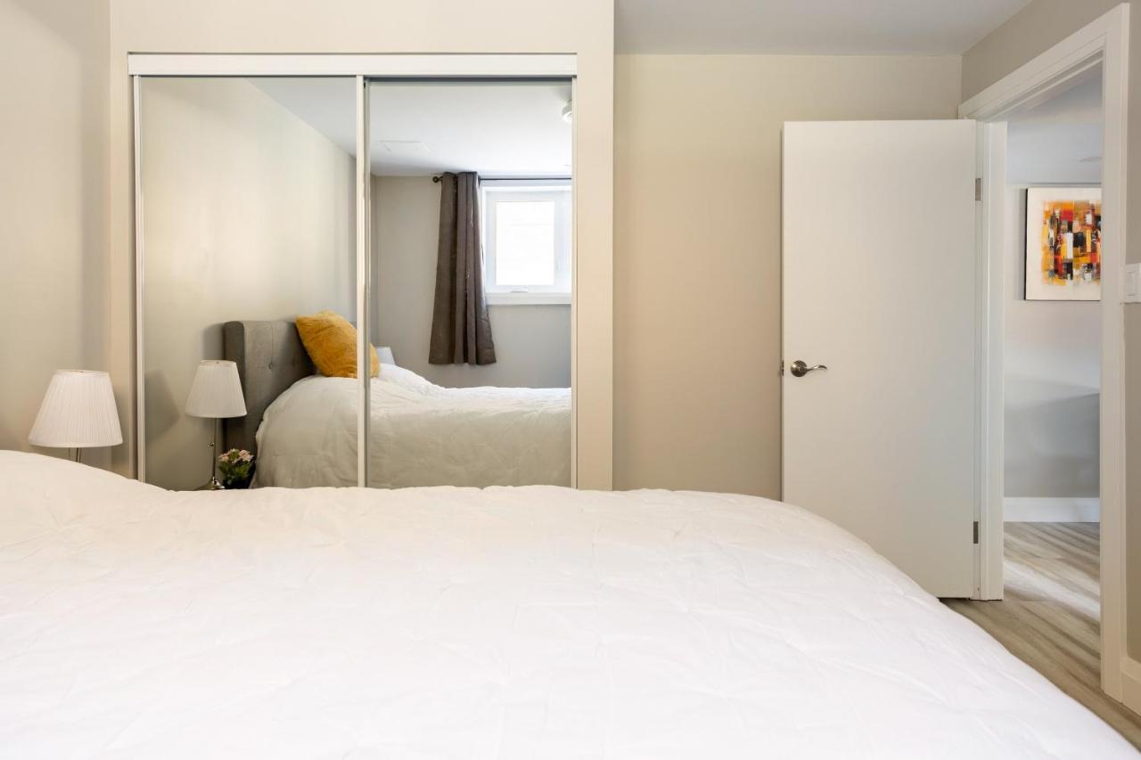 Entire 2 Bedroom Apartment Downtown - U1 キッチナー エクステリア 写真